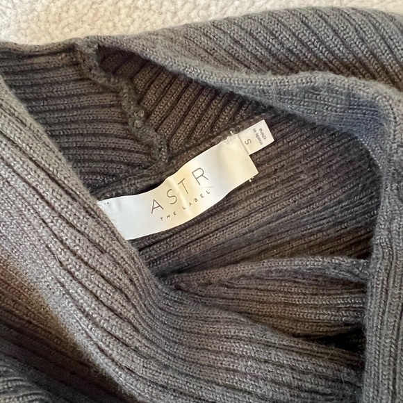 Cropped mock turtleneck sweater olive green - Picture 3 of 5